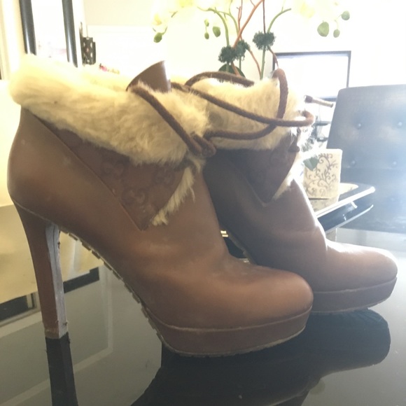Gucci calfskin heel boots with fur size 38 (8) - Picture 1 of 1